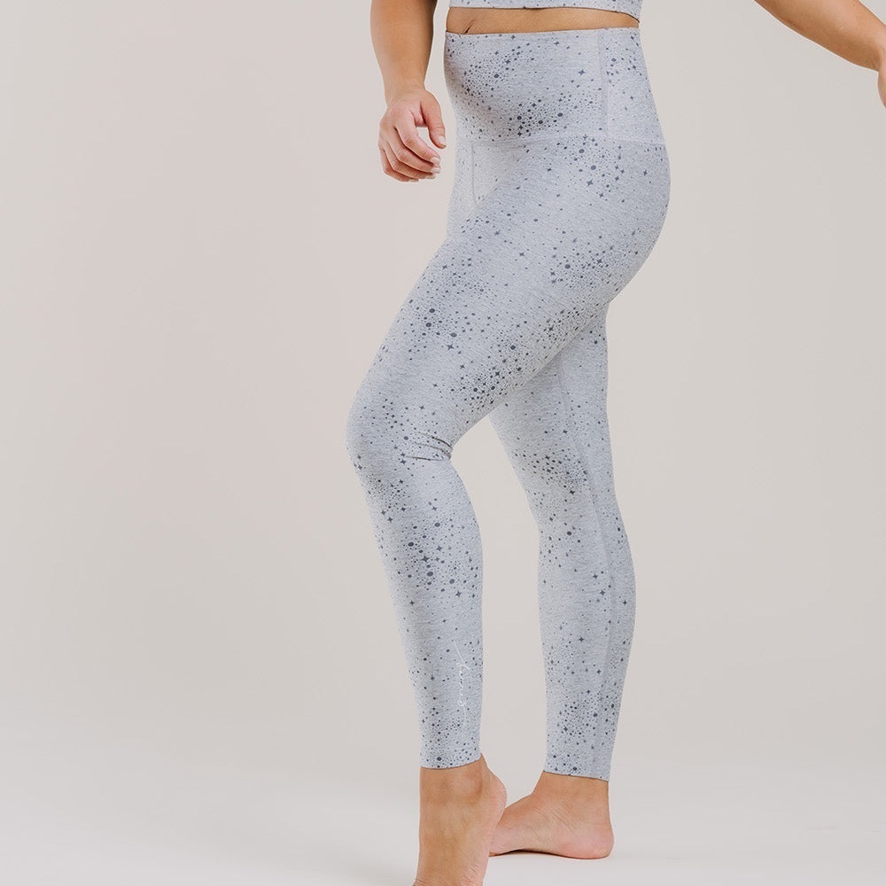 BEYOND YOGA CAUGHT IN THE MIDI HIGH-WAISTED LEGGING SILVER MIST LUCKY STAR (535)